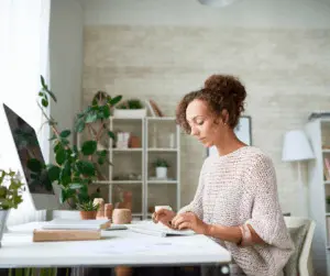woman at her desk to make quick money in one day
