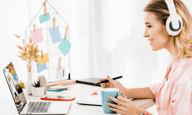 5 Online English Teacher jobs without experience – upto $26/hr